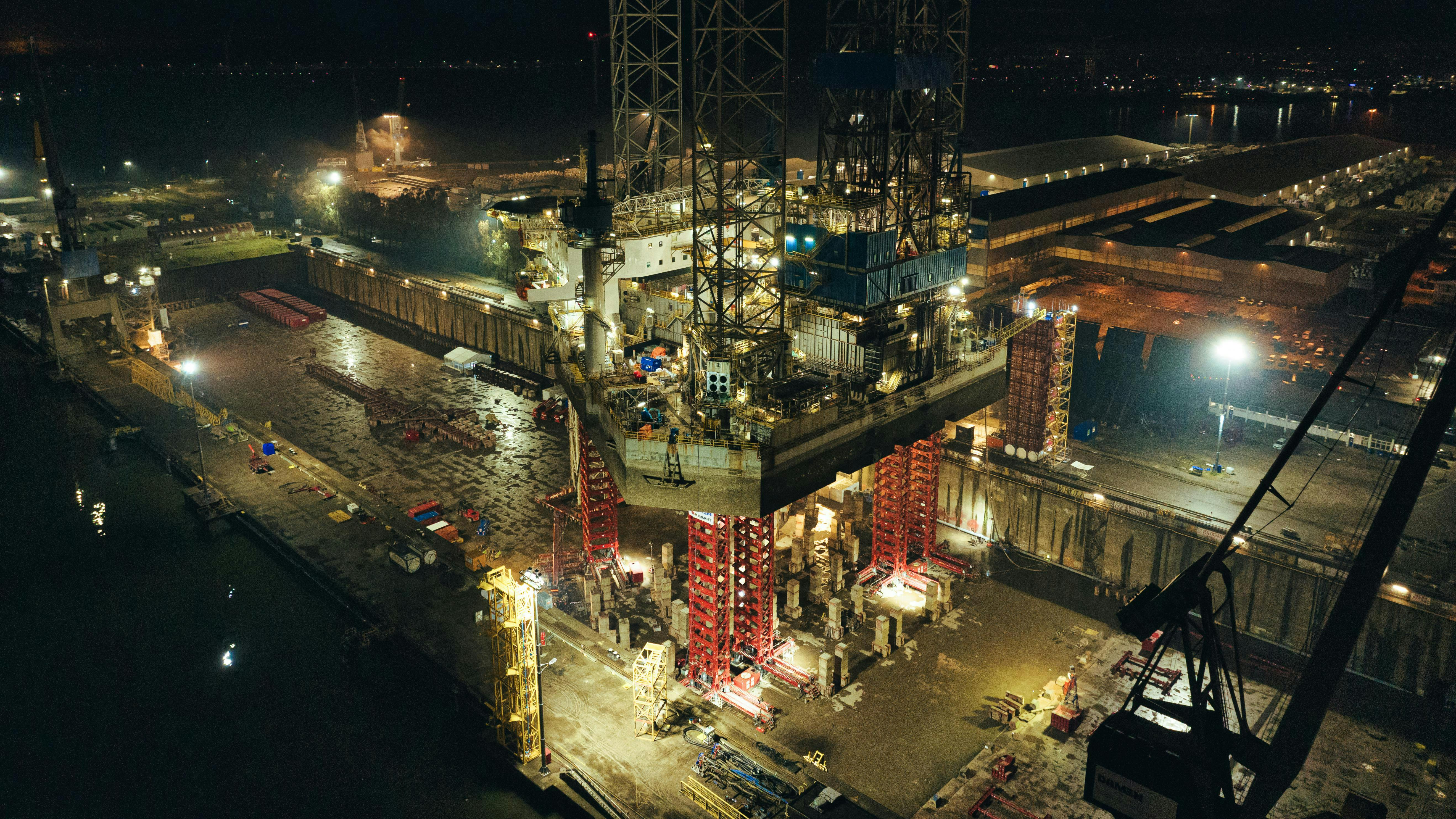 Mammoet says that repair work on Noble Regina Allen jackup was accomplished in three months using its Mega Jack 5200 system.
